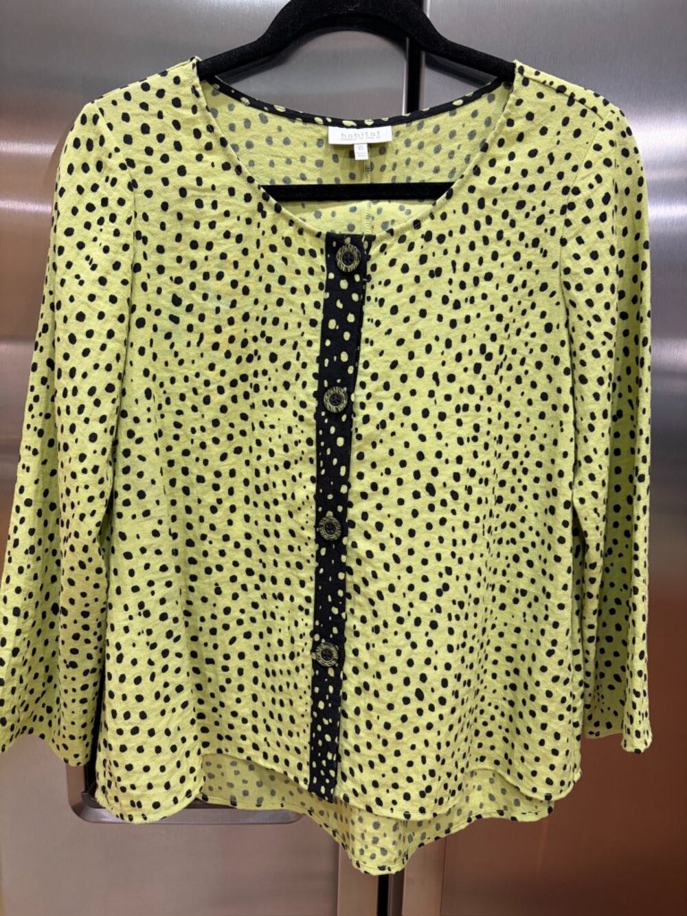 Habitat top--green with black trim and dots. Size XS